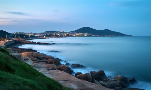 摄图网_600165025_海岸线风景图(企业商用).jpg